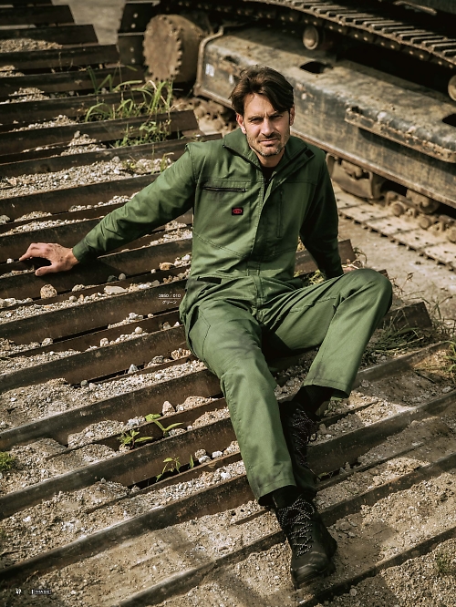 山田辰 DICKIES WORK　AUTO-BI THEMAN,3950 ツナギ服の写真は2025-26最新オンラインカタログ49ページに掲載されています。